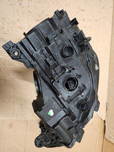 Laden Sie das Bild in den Galerie-Viewer, Frontscheinwerfer Audi A3 8V0941006EQ Xenon Rechts Scheinwerfer Headlight SCH4326879843zj