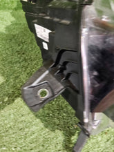 Laden Sie das Bild in den Galerie-Viewer, Frontscheinwerfer Opel Zafira Vivaro C 9847209980 Links Scheinwerfer Headlight SCH4342286440pz