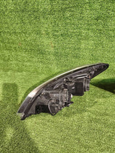 Laden Sie das Bild in den Galerie-Viewer, Frontscheinwerfer Kia Ceed 85122000 Ein Stück (Rechts oder Links) Headlight SCH4350673727mw