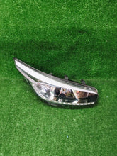 Laden Sie das Bild in den Galerie-Viewer, Frontscheinwerfer Kia Ceed 92102A2220 Rechts Scheinwerfer Headlight SCH4360769578as