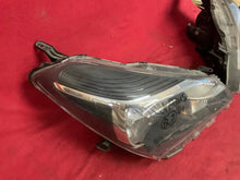 Laden Sie das Bild in den Galerie-Viewer, Frontscheinwerfer Toyota Yaris OD-158 Ein Satz Scheinwerfer Headlight SCH4386194724ww