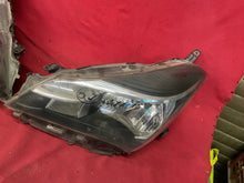 Laden Sie das Bild in den Galerie-Viewer, Frontscheinwerfer Toyota Yaris OD-158 Ein Satz Scheinwerfer Headlight SCH4386194724ww