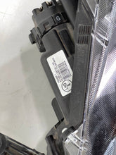 Laden Sie das Bild in den Galerie-Viewer, Frontscheinwerfer Toyota Corolla 81150-02T31 Links Scheinwerfer Headlight SCH4390954420rr