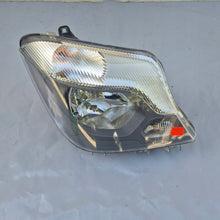 Laden Sie das Bild in den Galerie-Viewer, Frontscheinwerfer Mercedes-Benz Sprinter A9068202461 Rechts Headlight SCH4412223086ck