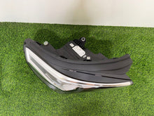 Laden Sie das Bild in den Galerie-Viewer, Frontscheinwerfer BMW X1 5A9A222-02 Rechts Scheinwerfer Headlight SCH4426337181tc