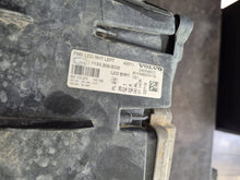 Laden Sie das Bild in den Galerie-Viewer, Frontscheinwerfer Volvo 24056502 Links Scheinwerfer Headlight SCH4497746536ft