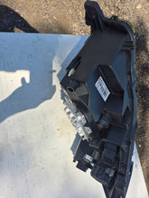 Laden Sie das Bild in den Galerie-Viewer, Frontscheinwerfer Peugeot 2008 9823193480 Links Scheinwerfer Headlight SCH4507775675ev