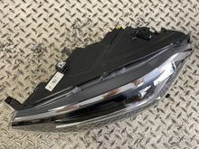 Laden Sie das Bild in den Galerie-Viewer, Frontscheinwerfer VW Taigo 2G7941035C Links Scheinwerfer Headlight SCH4526580208wk