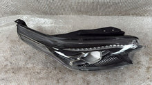 Laden Sie das Bild in den Galerie-Viewer, Frontscheinwerfer Kia Xceed J7921-111040 Rechts Scheinwerfer Headlight SCH4574406847jr