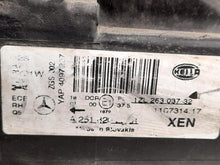 Laden Sie das Bild in den Galerie-Viewer, Frontscheinwerfer Mercedes-Benz W251 A2518202261 Rechts Scheinwerfer Headlight SCH4575015280ab