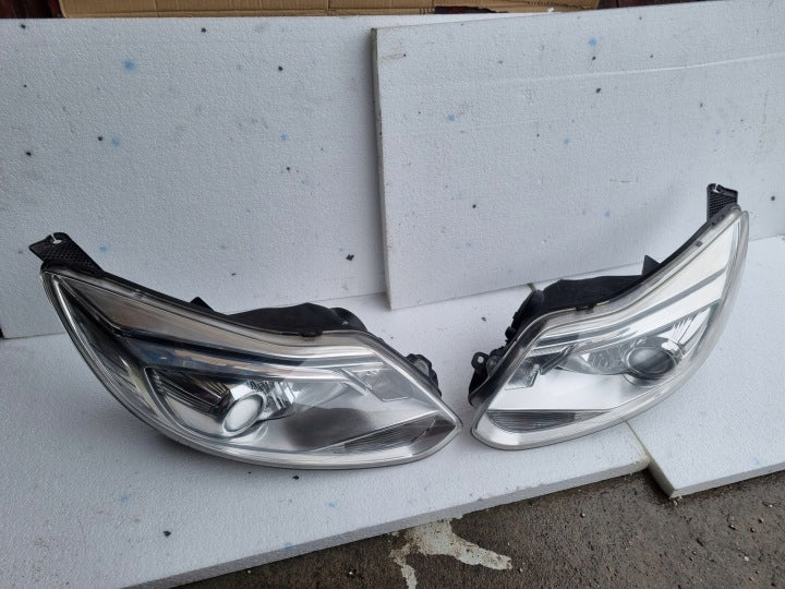 Frontscheinwerfer Ford Focus III BM5113D155AJ BM5113D154AJ Ein Satz Headlight SCH4585868967qe