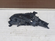 Laden Sie das Bild in den Galerie-Viewer, Frontscheinwerfer Toyota 4 Yaris EUK0-8 Links Scheinwerfer Headlight SCH4594613880tt