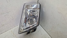 Laden Sie das Bild in den Galerie-Viewer, Frontscheinwerfer Volvo 21323108 Links Scheinwerfer Headlight SCH4620604706bo
