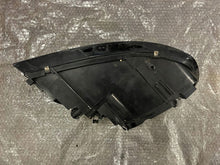 Laden Sie das Bild in den Galerie-Viewer, Frontscheinwerfer Volvo V50 30698889 Links Scheinwerfer Headlight SCH4710338598ps