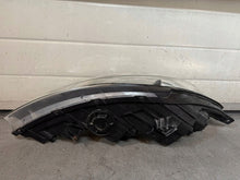 Laden Sie das Bild in den Galerie-Viewer, Frontscheinwerfer Kia Sportage 921013U250 Ein Satz Scheinwerfer Headlight SCH4728940765ni