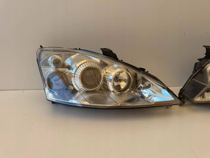 Frontscheinwerfer Ford Focus MCJ34510KOD 85122000 Ein Satz Headlight SCH4731550357zm