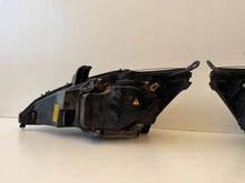 Laden Sie das Bild in den Galerie-Viewer, Frontscheinwerfer Ford Focus MCJ34510KOD 85122000 Ein Satz Headlight SCH4731550357zm