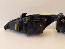 Laden Sie das Bild in den Galerie-Viewer, Frontscheinwerfer Ford Focus MCJ34510KOD 85122000 Ein Satz Headlight SCH4731550357zm