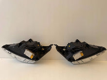 Laden Sie das Bild in den Galerie-Viewer, Frontscheinwerfer Ford Focus MCJ34510KOD 85122000 Ein Satz Headlight SCH4731550357zm