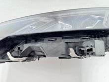 Laden Sie das Bild in den Galerie-Viewer, Frontscheinwerfer Skoda Octavia IV 5E4941035 Links Scheinwerfer Headlight SCH4732161878zh