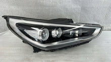 Laden Sie das Bild in den Galerie-Viewer, Frontscheinwerfer Hyundai I30 94921-21060 Rechts Scheinwerfer Headlight SCH4763062373dp