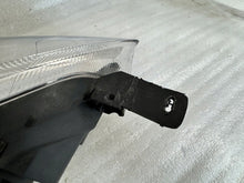 Laden Sie das Bild in den Galerie-Viewer, Frontscheinwerfer Ford Fiesta I H1BB-13W030-AE Links Scheinwerfer Headlight SCH4779498306dv