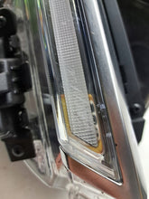 Laden Sie das Bild in den Galerie-Viewer, Frontscheinwerfer Kia Carnival I 92102R0 Rechts Scheinwerfer Headlight SCH4793242701aw