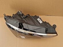 Laden Sie das Bild in den Galerie-Viewer, Frontscheinwerfer Skoda Scala 657941016A Rechts Scheinwerfer Headlight SCH4794280744jf
