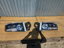 Load image into Gallery viewer, Frontscheinwerfer Renault 5010578454 Ein Satz Scheinwerfer Headlight SCH4821305025xf