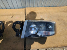 Load image into Gallery viewer, Frontscheinwerfer Renault 5010578454 Ein Satz Scheinwerfer Headlight SCH4821305025xf