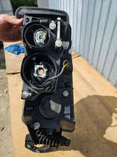 Load image into Gallery viewer, Frontscheinwerfer Renault 5010578454 Ein Satz Scheinwerfer Headlight SCH4821305025xf