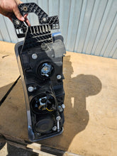 Load image into Gallery viewer, Frontscheinwerfer Renault 5010578454 Ein Satz Scheinwerfer Headlight SCH4821305025xf
