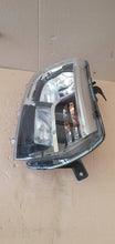 Load image into Gallery viewer, Frontscheinwerfer Renault Sandero II 260100437R Rechts Scheinwerfer Headlight SCH4832153411in