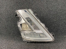 Laden Sie das Bild in den Galerie-Viewer, Frontscheinwerfer Volvo III 24056510 Rechts Scheinwerfer Headlight SCH4835439333mj