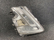 Laden Sie das Bild in den Galerie-Viewer, Frontscheinwerfer Volvo III 24056510 Rechts Scheinwerfer Headlight SCH4835439333mj
