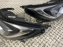 Laden Sie das Bild in den Galerie-Viewer, Frontscheinwerfer Opel Astra 39055745 39055746 Ein Satz Scheinwerfer Headlight SCH4837107620hr