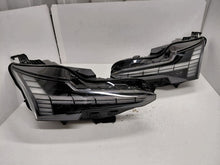 Laden Sie das Bild in den Galerie-Viewer, Frontscheinwerfer Volvo 80000401 80000628 Ein Satz Scheinwerfer Headlight SCH4877253291oi