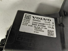 Laden Sie das Bild in den Galerie-Viewer, Frontscheinwerfer Volvo 80000401 80000628 Ein Satz Scheinwerfer Headlight SCH4877253291oi