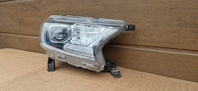 Laden Sie das Bild in den Galerie-Viewer, Frontscheinwerfer Ford Ranger MDE13335482R Rechts Scheinwerfer Headlight SCH4882251958sq