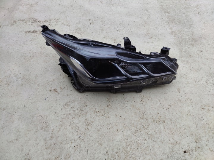Frontscheinwerfer Toyota Corolla 81110-02T31-00 Rechts Scheinwerfer Headlight SCH4894172281xd