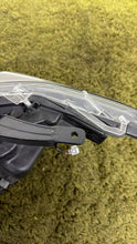 Laden Sie das Bild in den Galerie-Viewer, Frontscheinwerfer Toyota Land Cruiser 8566128011 Full LED Rechts Headlight SCH4895365414gf