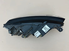 Laden Sie das Bild in den Galerie-Viewer, Frontscheinwerfer Skoda Octavia IV 5E4941035 Links Scheinwerfer Headlight SCH4898161004vw