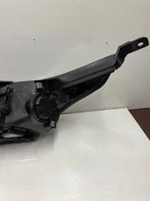 Laden Sie das Bild in den Galerie-Viewer, Frontscheinwerfer Kia Sorento I 92102J7100 Rechts Scheinwerfer Headlight SCH4923539202wa
