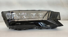 Laden Sie das Bild in den Galerie-Viewer, Frontscheinwerfer Skoda Octavia IV 5E4941010 LED Rechts Scheinwerfer Headlight SCH4950153299sz