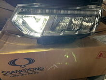 Laden Sie das Bild in den Galerie-Viewer, Frontscheinwerfer Ssangyong Tivoli 83103-35050 LED Links Scheinwerfer Headlight SCH4984116758yp