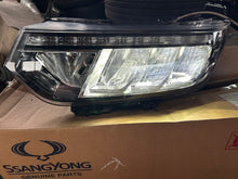 Laden Sie das Bild in den Galerie-Viewer, Frontscheinwerfer Ssangyong Tivoli 83103-35050 LED Links Scheinwerfer Headlight SCH4984116758yp