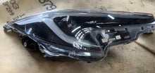 Laden Sie das Bild in den Galerie-Viewer, Frontscheinwerfer Toyota Corolla 81110-02X10 Full LED Rechts Headlight SCH4992194990ga
