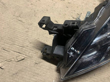 Laden Sie das Bild in den Galerie-Viewer, Frontscheinwerfer Mazda 6 20-B530B Links Scheinwerfer Headlight SCH5003785189di