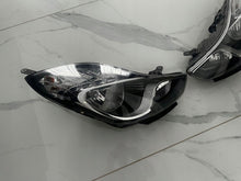 Load image into Gallery viewer, Frontscheinwerfer Hyundai Ix20 921011K000 DY107220453 Ein Satz Headlight SCH5043624873km