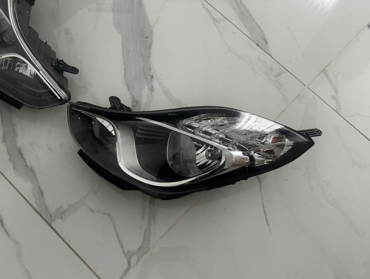 Frontscheinwerfer Hyundai Ix20 921011K000 DY107220453 Ein Satz Headlight SCH5043624873km